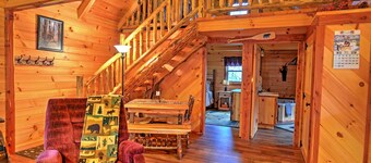 Rustic Dundee Log Cabin w/ Hot Tub & Forest Views!
