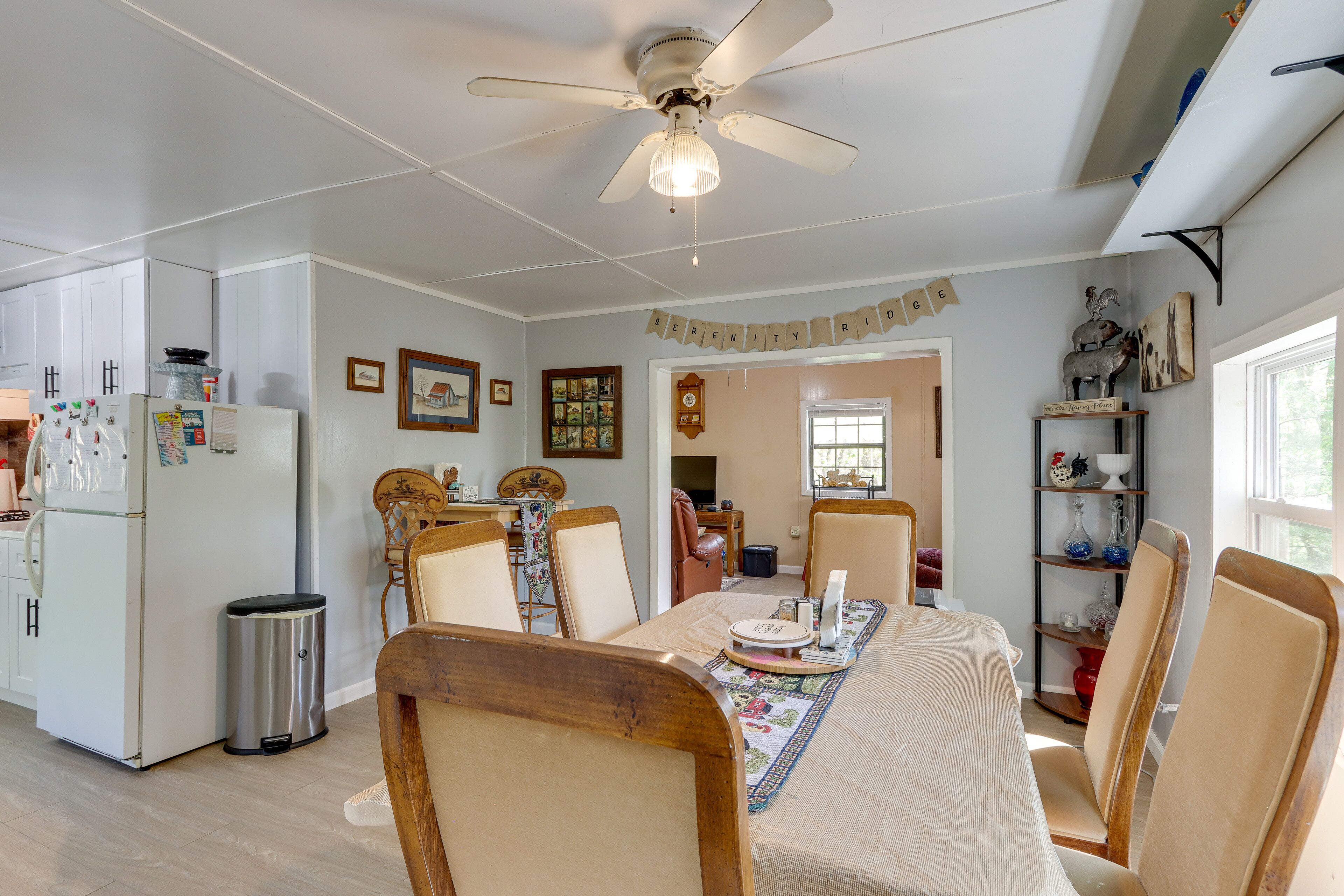 Murphy Cottage w/ Screened-in Porch - Pets Welcome