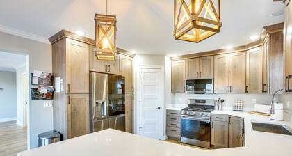 Hot Tub & Fire Pit: Suttons Bay Home Near Slopes