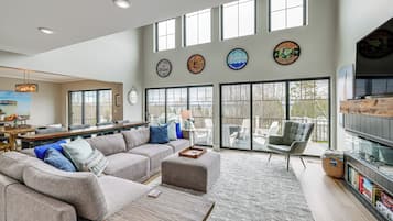 House (5 Bedrooms) | Interior