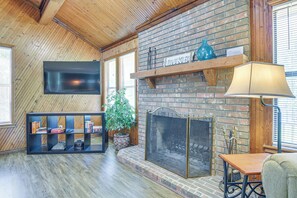 Interior - Spacious Lake Granbury Home w/ Deck & Boat Dock! (Granbury)