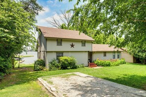 House (2 Bedrooms) | Interior - Spacious Lake Granbury Home w/ Deck & Boat Dock! (Granbury)