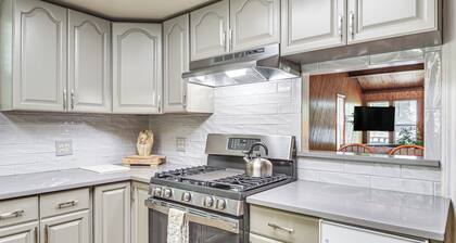 Spacious Lake Granbury Home w/ Deck & Boat Dock!