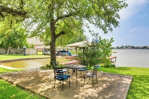 House (2 Bedrooms) | Interior - Spacious Lake Granbury Home w/ Deck & Boat Dock! (Granbury)