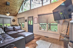 House (2 Bedrooms) | Interior - 'the Moonshine' Cabin: Hot Tub, 3 Mi to Dollywood (Sevierville)