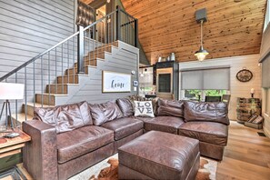 House (2 Bedrooms) | Interior - 'the Moonshine' Cabin: Hot Tub, 3 Mi to Dollywood (Sevierville)