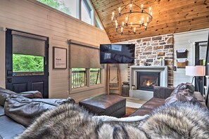 House (2 Bedrooms) | Interior - 'the Moonshine' Cabin: Hot Tub, 3 Mi to Dollywood (Sevierville)