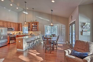 House (5 Bedrooms) | Interior