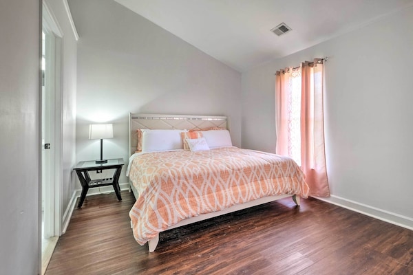Pond-view Deck + Pool Table: Woodbridge Haven! - Woodbridge, VA