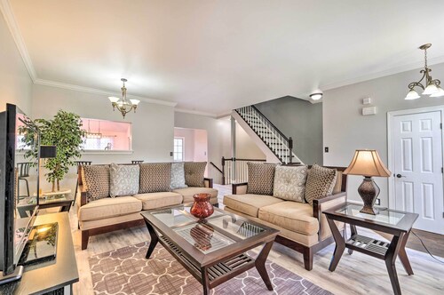 Pond-view Deck + Pool Table: Woodbridge Haven!