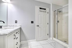 Apartment (3 Bedrooms) | Interior - Pond-view Deck + Pool Table: Woodbridge Haven! (Woodbridge)