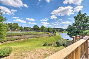 Apartment (3 Bedrooms) | Interior - Pond-view Deck + Pool Table: Woodbridge Haven! (Woodbridge)