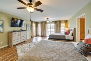House (5 Bedrooms) | Interior - Stunning Lake Hamilton Getaway w/ Hot Tub! (Hot Springs)