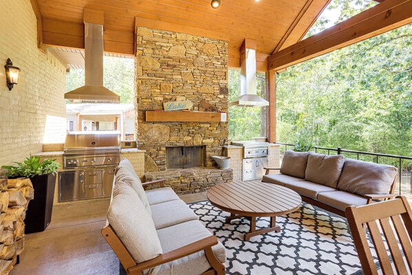 House (3 Bedrooms) | Property grounds