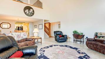 House (4 Bedrooms) | Interior