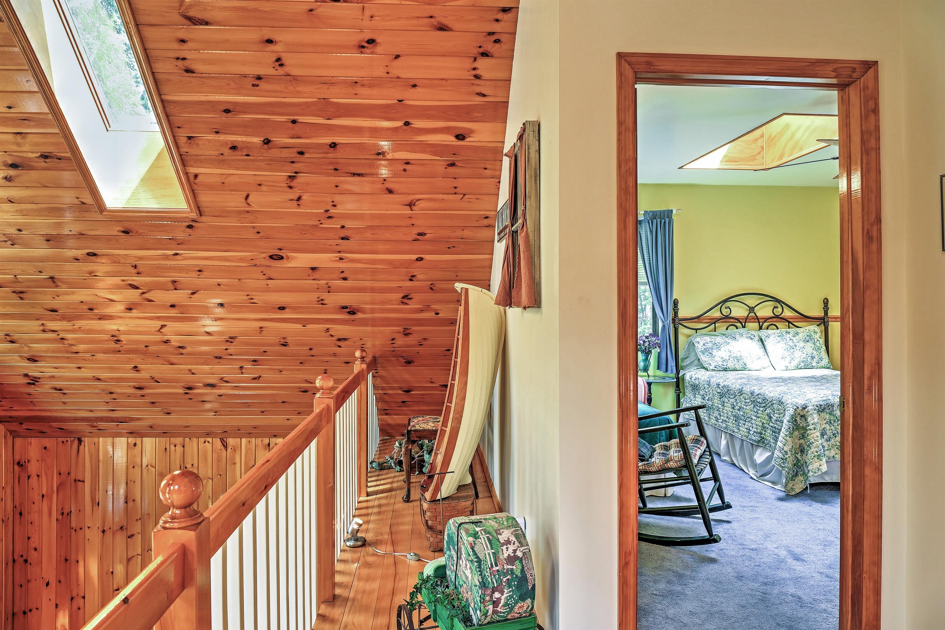 4 kamar tidur, setrika/meja setrika, dan tempat tidur bayi gratis