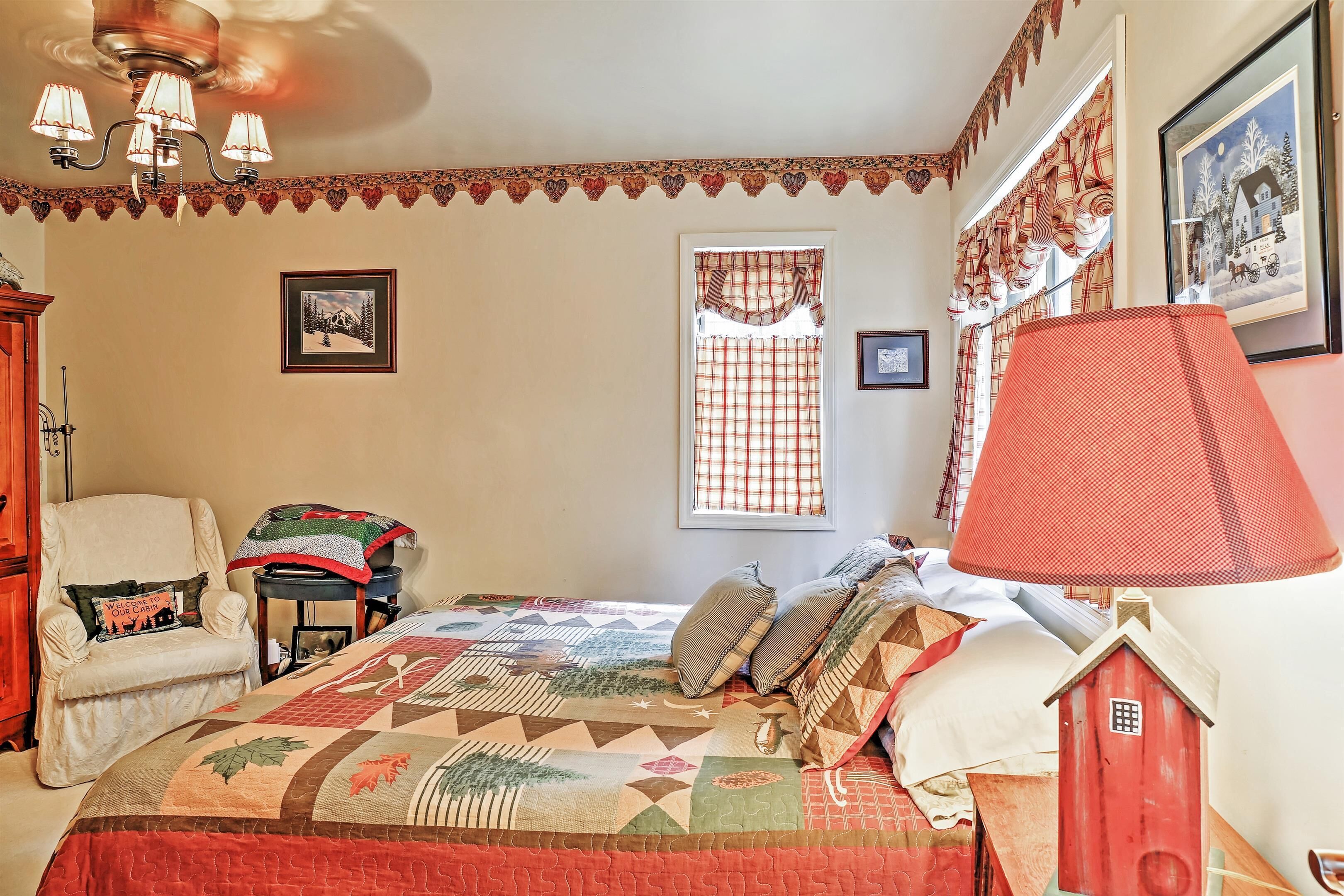 4 bedrooms, iron/ironing board, free cots/infant beds, bed sheets