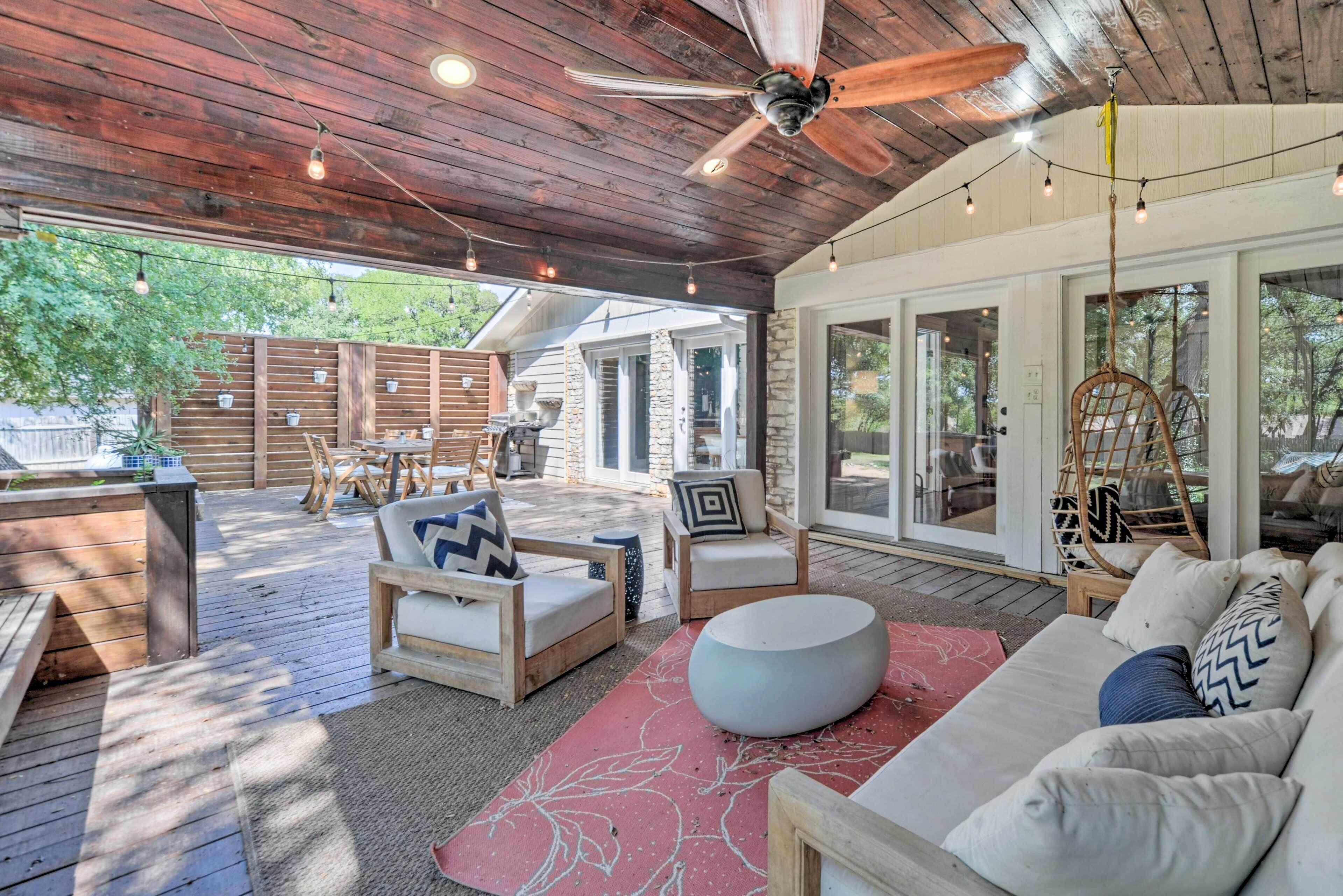 Updated Buda Home + Fire Pit, 15 Mi to Austin