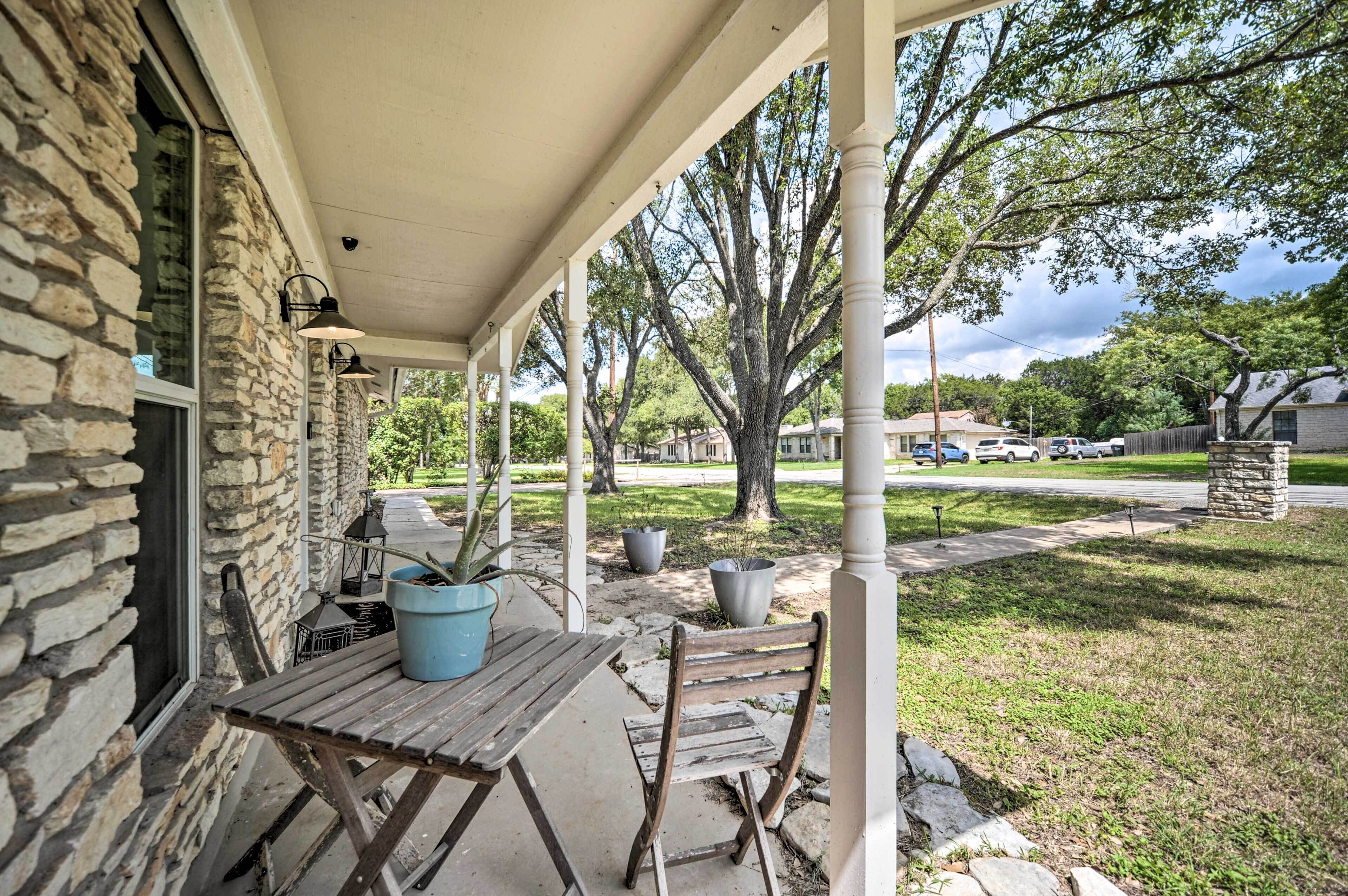 Updated Buda Home + Fire Pit, 15 Mi to Austin