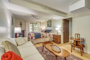 House (4 Bedrooms) | Interior - Waterfront Lake Barkley Home w/ Deck & Fire Pit! (Cadiz)