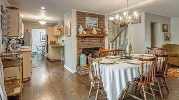 House (4 Bedrooms) | Interior
