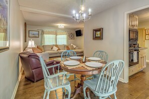 Talo (4 Bedrooms) | Sisätilat