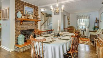 House (4 Bedrooms) | Interior