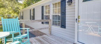 Supply Cottage w/ Deck < 2 Mi to the Beach!