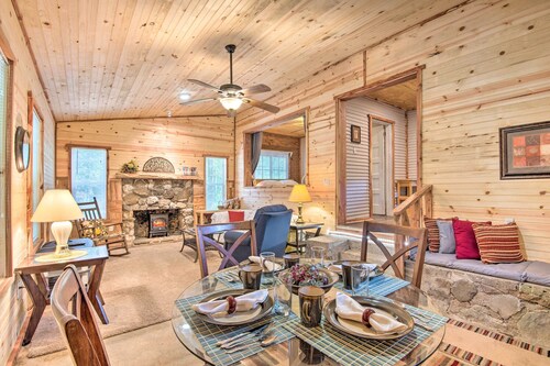 Updated Cabin w/ Porch, Mins to Cossatot River