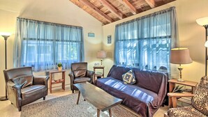 A cozy living room with a wooden ceiling, leather armchairs, a sofa, and a coffee table. - 'the Den' Raymond Home w/ 200 Feet of Sandy Beach! (Raymond)