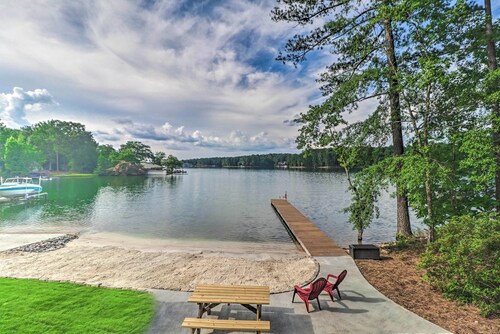 Waterfront Lake Martin Home w/ Grill & Beach!