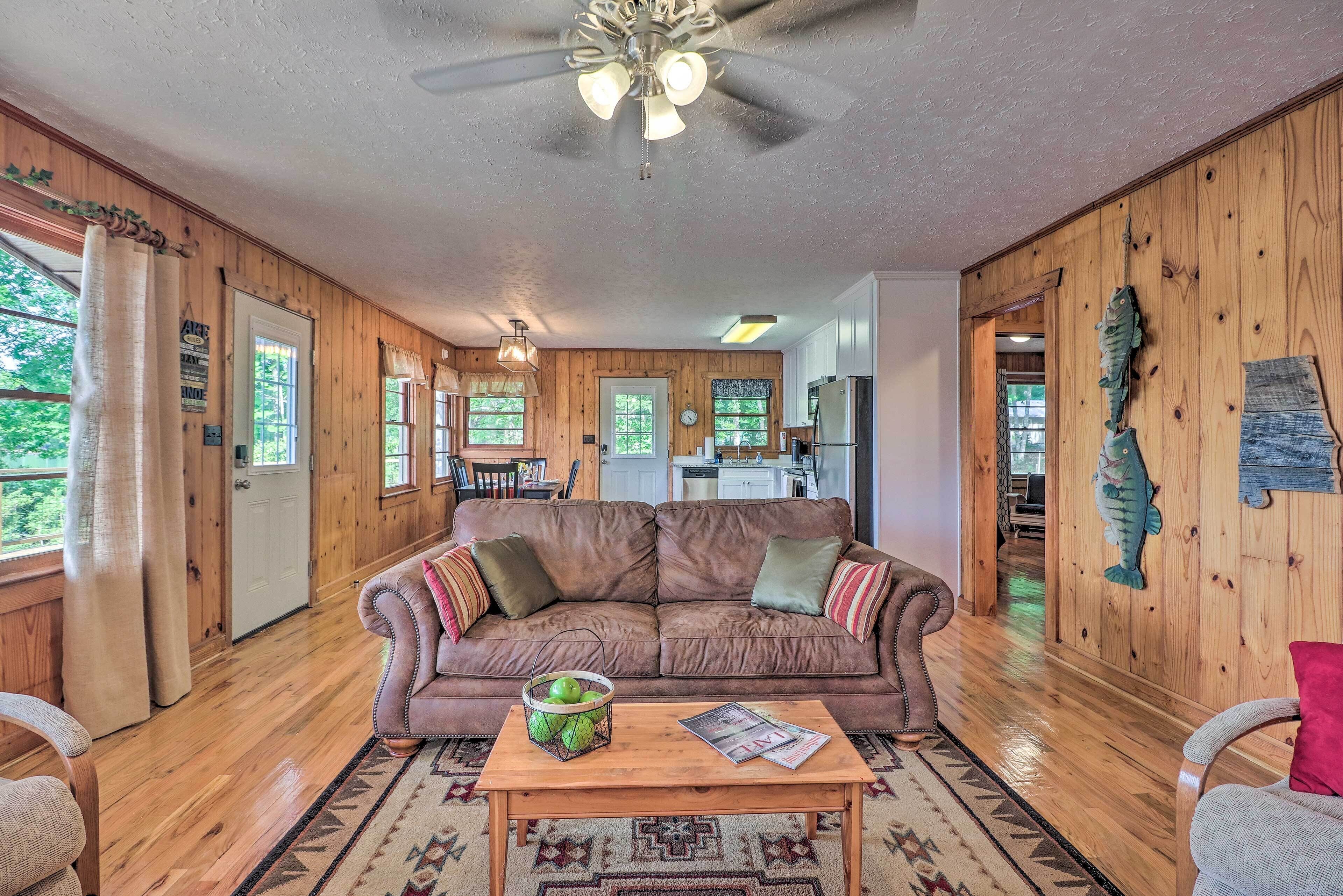 Waterfront Lake Martin Home w/ Grill & Beach!