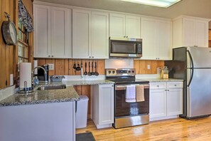 House (2 Bedrooms) | Interior