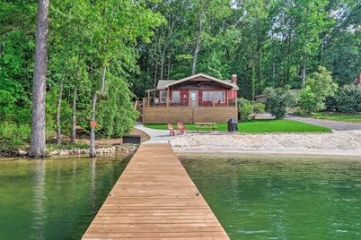 Waterfront Lake Martin Home w/ Grill & Beach!