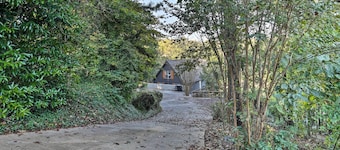 Waterfront Lake Martin Home w/ Private Dock & View