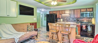 Tamaqua Apartment w/ Fire Pit & Gas Grill!