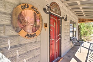 Interior - Quiet, Historic Manor: Located in Ghost Town! (Calico Rock)