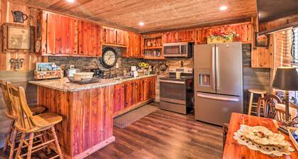 Quiet, Historic Manor: Located in Ghost Town!