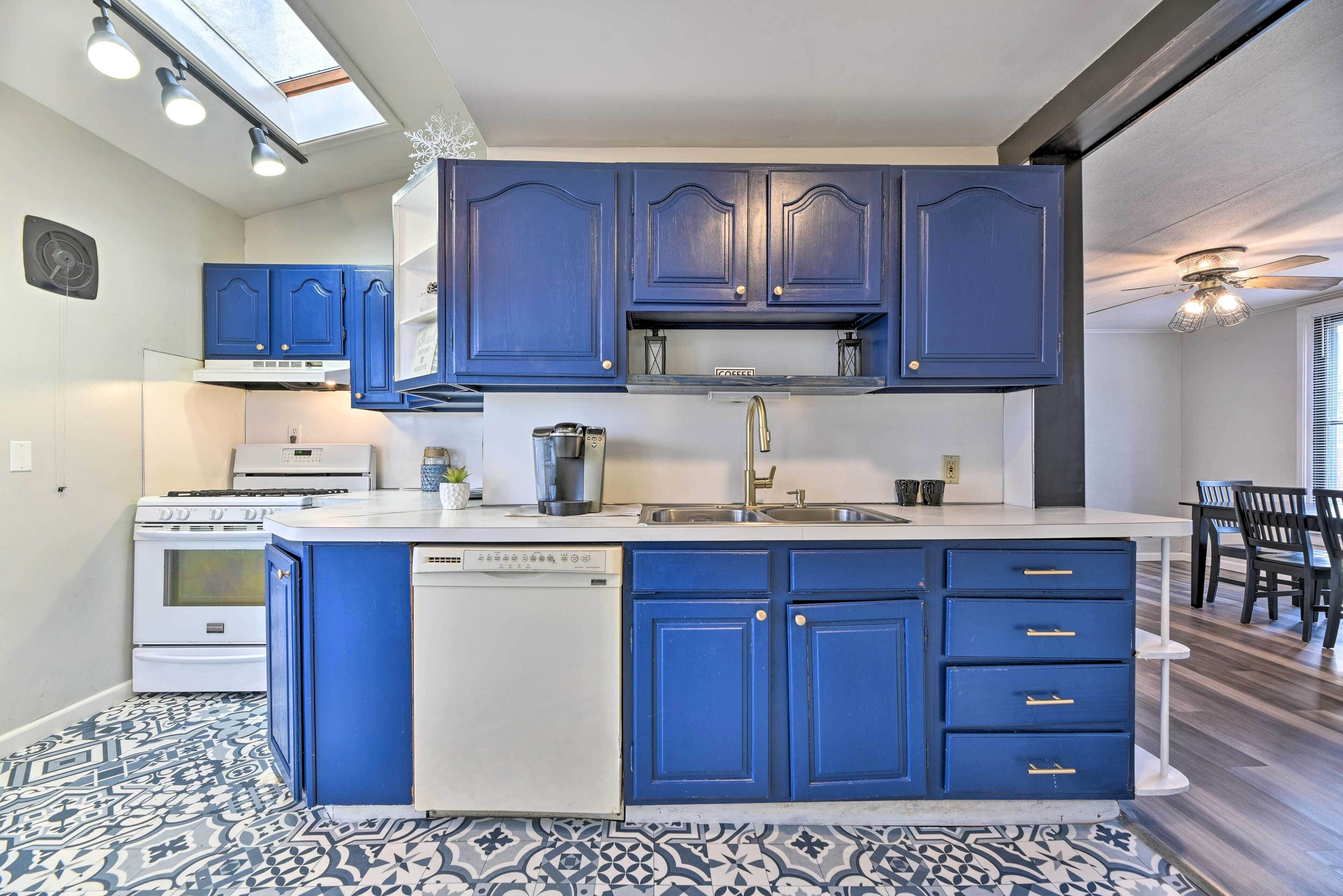 Tonawanda Apartment Steps to Niagara River!