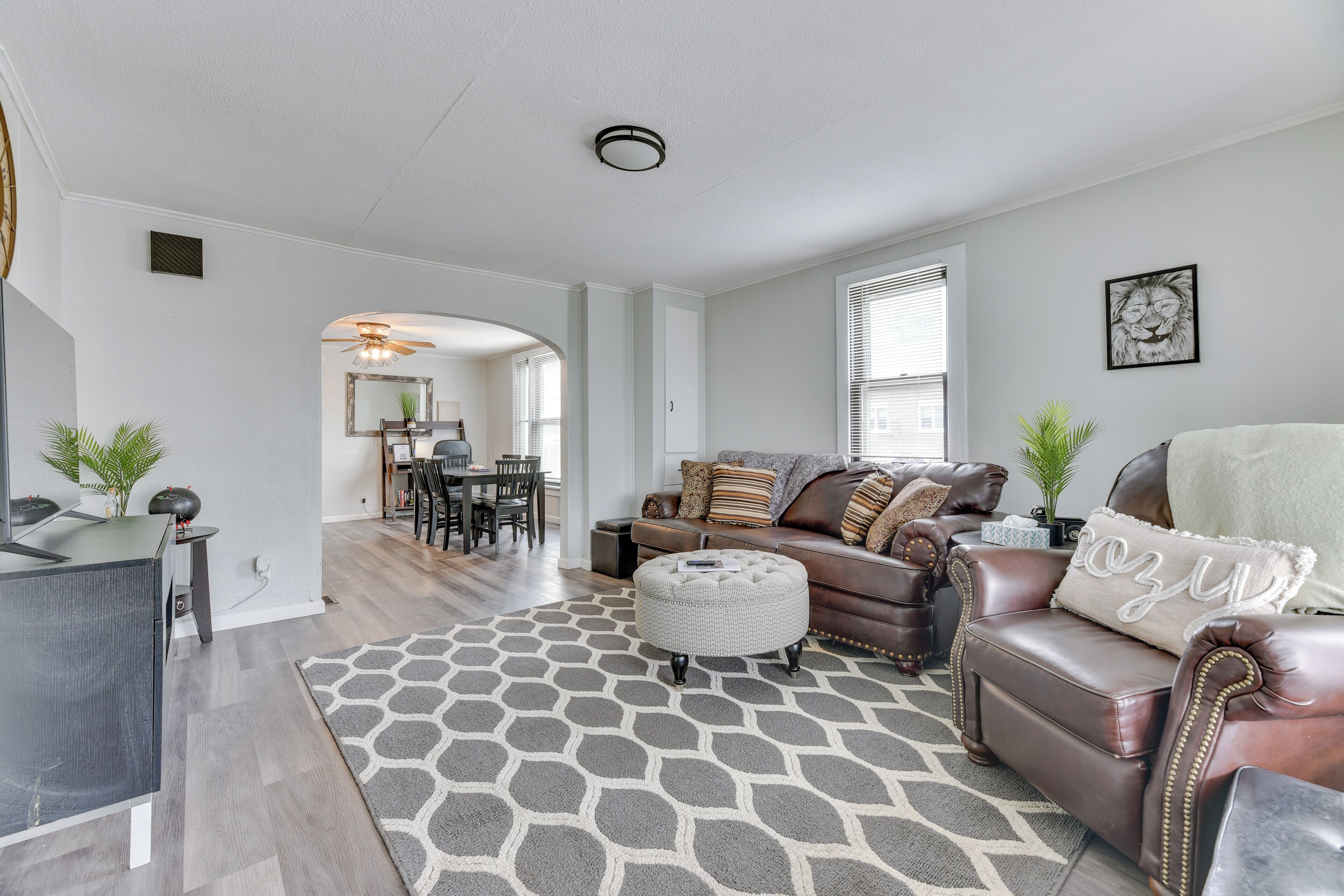 Tonawanda Apartment Steps to Niagara River!