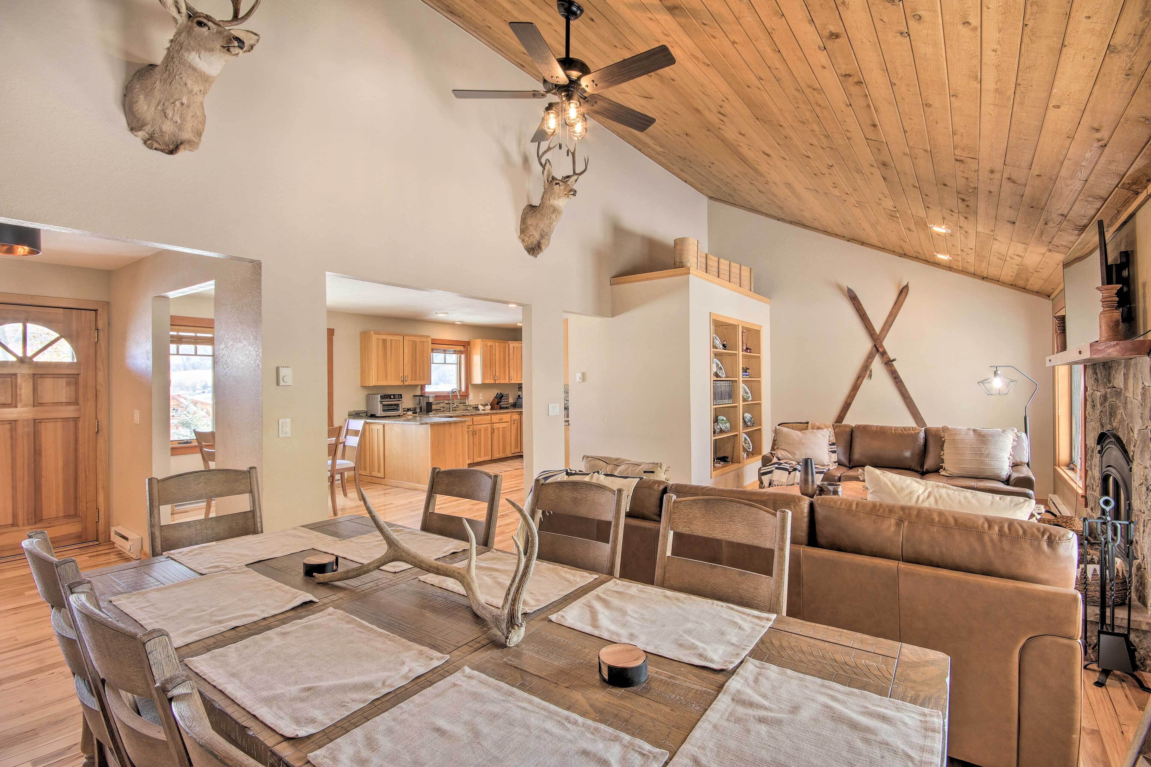 Stunning Gallatin Gateway Mountain Retreat!