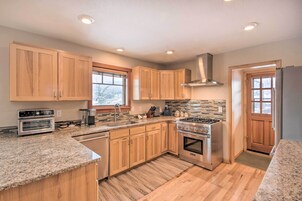 House (5 Bedrooms) | Interior