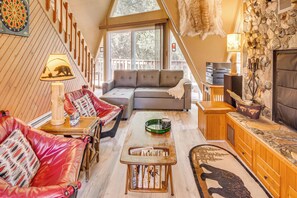 House (3 Bedrooms) | Interior - 'star House' Unique Home w/ 360 Mountain Views! (Pine Mountain Club)