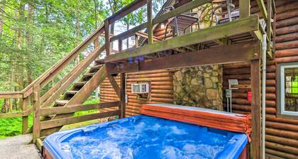 Secluded & Quiet Pocono Mtn Cabin w/ Hot Tub!