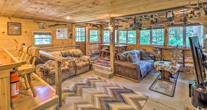 Secluded & Quiet Pocono Mtn Cabin w/ Hot Tub!