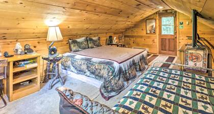 Secluded & Quiet Pocono Mtn Cabin w/ Hot Tub!