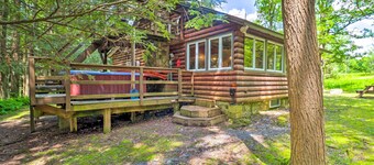 Secluded & Quiet Pocono Mtn Cabin w/ Hot Tub!