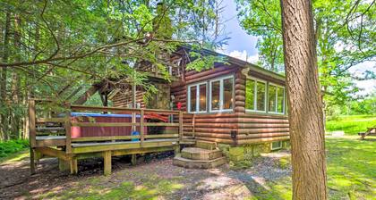 Secluded & Quiet Pocono Mtn Cabin w/ Hot Tub!