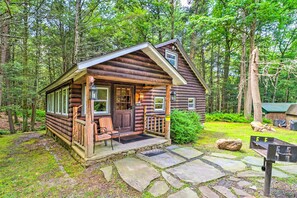 House (1 Bedroom) | Interior - Secluded & Quiet Pocono Mtn Cabin w/ Hot Tub! (Kunkletown)