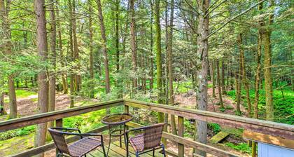 Secluded & Quiet Pocono Mtn Cabin w/ Hot Tub!